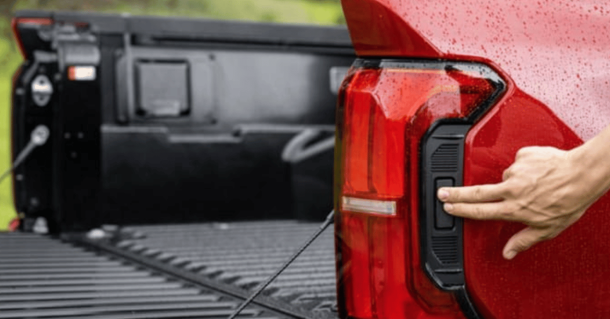 Power Up and Down Tailgate of the 2024 Toyota Tacoma